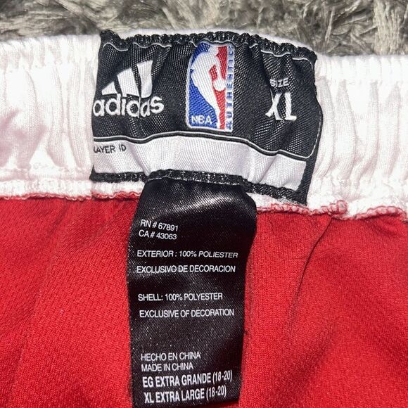 NBA Adidas, Chicago Bulls boys shorts size extra large YOUTH - Picture 2 of 9